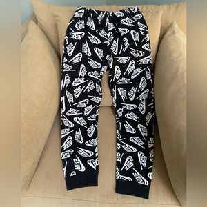 Nike Boys Sweatpants - Size Large